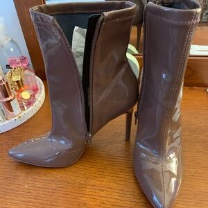 Brown boots barely worn